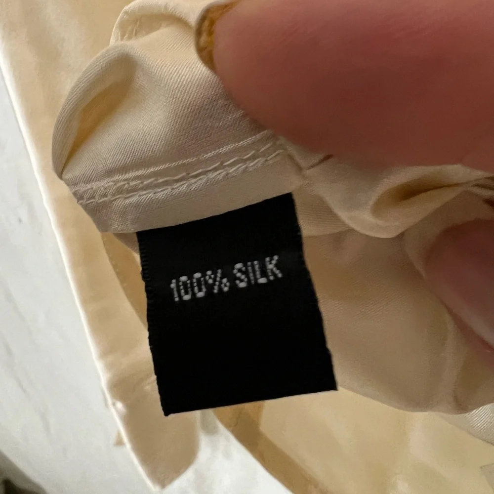 ELLEN TRACY LADYS 100% SILK BLOUSE SIZE 14. VERY POSH☑️ - Picture 4 of 6